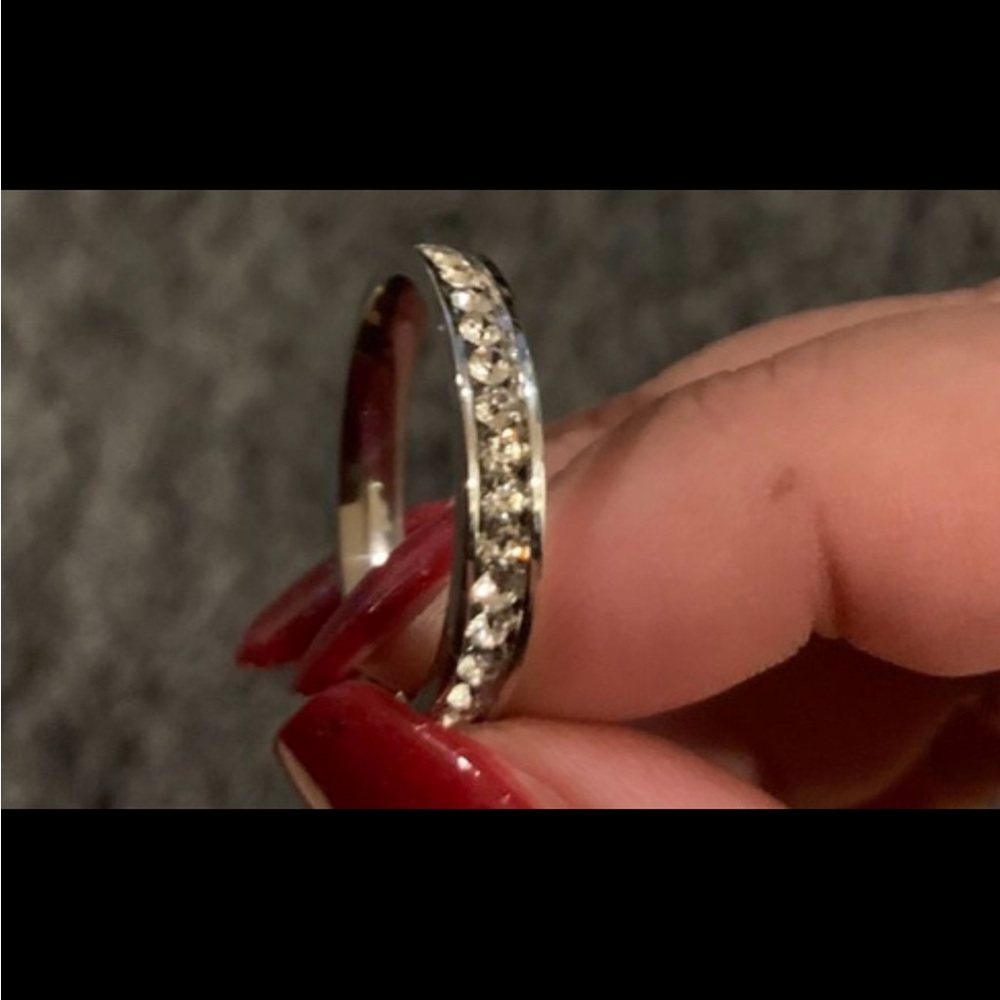 Woman’s ring - Picture 2 of 3